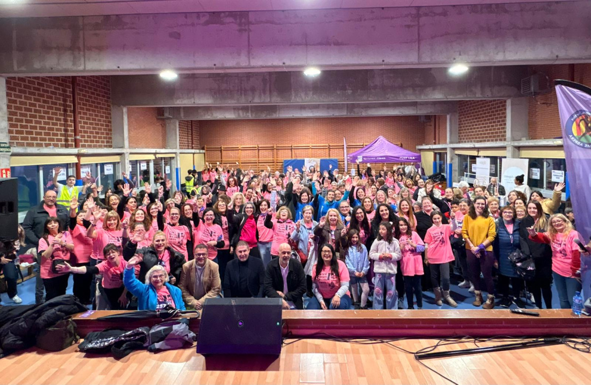 Abrera Municipi Feminista! Més de 300 persones han participat en la sisena Marxa Nocturna de la Dona a Abrera, amb el lema 'Juntes fem nostra la nit'