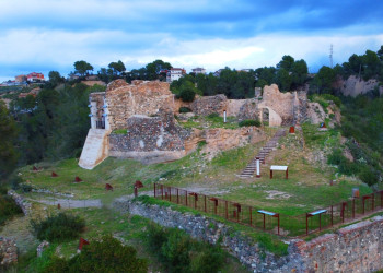 Calendari 2025. Castell de Voltera d'Abrera i Balcó de Montserrat. Gener