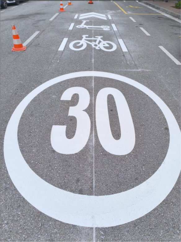 A Abrera implantem una nova senyalització per fomentar la convivència entre bicicletes, vehicles de mobilitat personal (VMP) i vehicles motoritzats