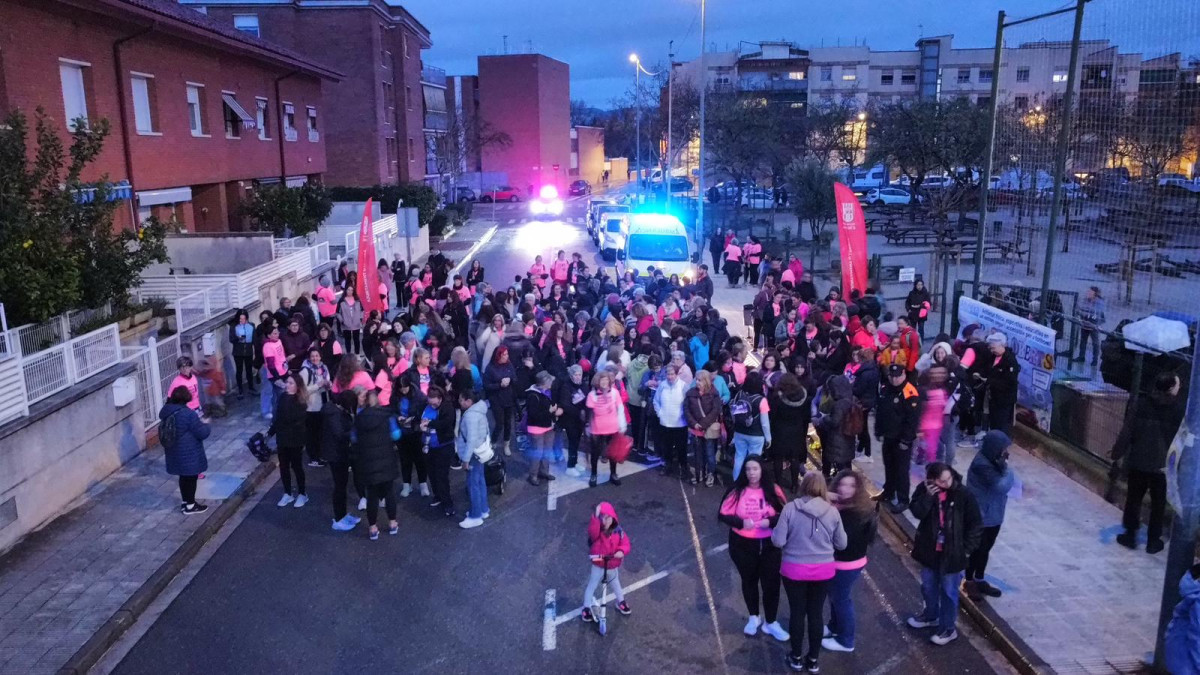 Abrera Municipi Feminista! Més de 300 persones han participat en la sisena Marxa Nocturna de la Dona a Abrera, amb el lema 'Juntes fem nostra la nit'
