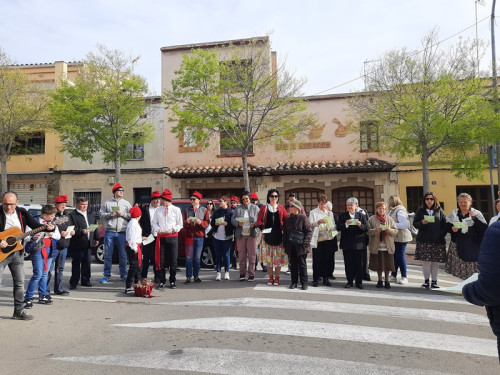 La cantada de Caramelles d’Abrera omple de nou els carrers de música. Gràcies a totes i tots!