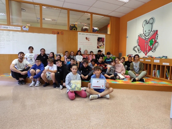 Els i les escolars del nostre municipi realitzen noves visites a la Biblioteca Josep Roca i Bros, per conèixer l'equipament i els seus serveis