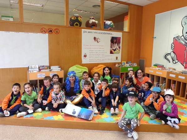 La Biblioteca Josep Roca i Bros duu a terme una nova edició del projecte 'Hi havia una vegada...', amb els i les alumnes d' I5 de les escoles del nostre municipi