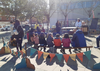 Commemorem el Dia Internacional de la Dona i la Nena en la Ciència, amb l’espectacle-taller de carrer “Experiència Quàntica"