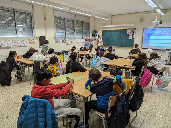 L'alumnat de tercer curs de l'Escola Francesc Platón i Sartí visita el consistori d'Abrera dins l'activitat 'El meu Ajuntament'. Moltes gràcies! Treball previ a les aules