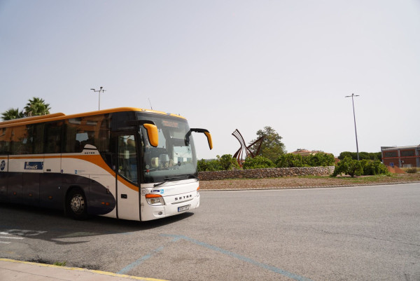 Els veïns i veïnes d'Abrera compten des d'aquest dilluns 4 de setembre amb una nova línia directa de bus fins a Barcelona