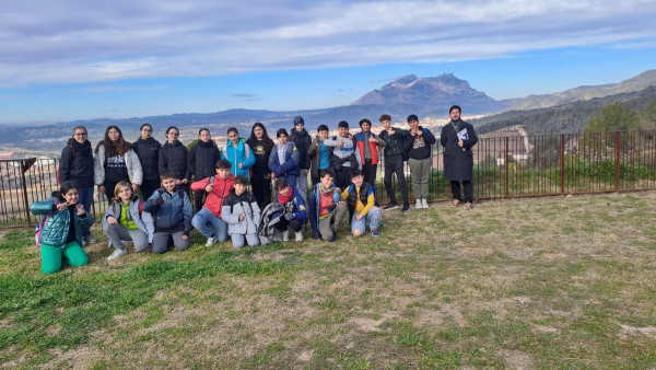 Continuem donant a conèixer a l'alumnat abrerenc els nostres elements patrimonials, amb visites dels grups de sisè de les escoles Josefina Ibáñez i Francesc Platón i Sartí al Castell de Voltrera d'Abrera. Escola Francesc Platón i Sartí