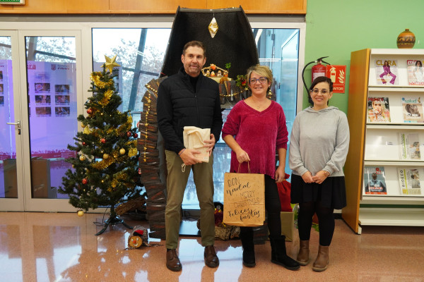 Lliurament de les paneres de Nadal de la Biblioteca Josep Roca i Bros