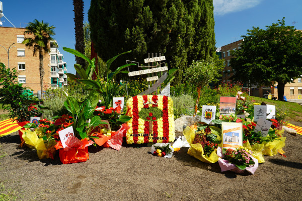 A Abrera commemorem la Diada Nacional de Catalunya, el dimecres 11 de setembre. Ofrena floral al monument a Rafael Casanova