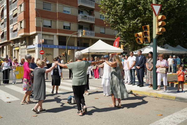 A Abrera commemorem la Diada Nacional de Catalunya, el dimecres 11 de setembre. Ofrena floral al monument a Rafael Casanova