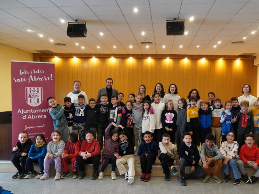 L'alumnat de tercer curs de l'Escola Francesc Platón i Sartí visita el consistori d'Abrera dins l'activitat 'El meu Ajuntament'. Moltes gràcies!