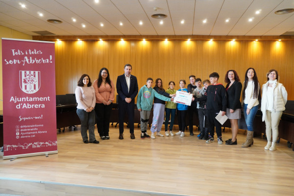 Abrera promou la cultura emprenedora amb el programa CuEmE. Les cooperatives de 5è de l’Escola Francesc Platón i Sartí han presentat els seus projectes i han recollit els seus NIF