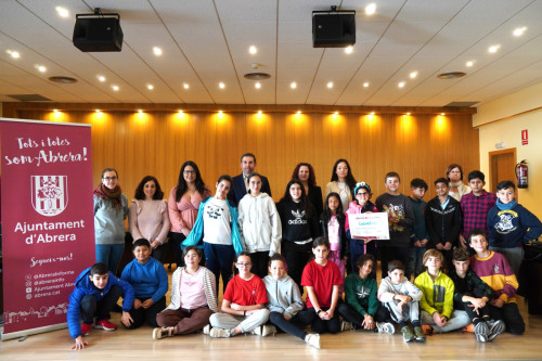 Abrera promou la cultura emprenedora amb el programa CuEmE. Les cooperatives de 5è de l’Escola Francesc Platón i Sartí han presentat els seus projectes i han recollit els seus NIF