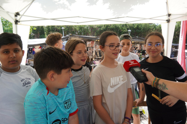 Abrera promou la cultura emprenedora amb el programa CuEmE. Les cooperatives de 5è de l’Escola Francesc Platón i Sartí venen els seus productes