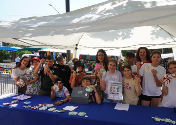 Abrera promou la cultura emprenedora amb el programa CuEmE. Les cooperatives de 5è de l’Escola Francesc Platón i Sartí venen els seus productes