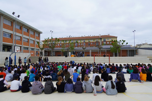 Els centres educatius abrerencs celebren la Diada de Sant Jordi amb Jocs Florals, activitats i la participació de les associacions de mares i pares. Escola Francesc Platón i Sartí