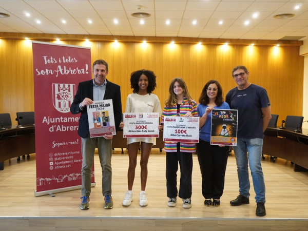 Entrega de xecs a les guanyadores del concurs de Cartells de la Festa Major 2024