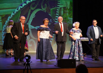 L'espectacle del Grup de Teatre del Casal de la Gent Gran d'Abrera dona el tret de sortida de la Setmana de la Gent Gran de 2023!