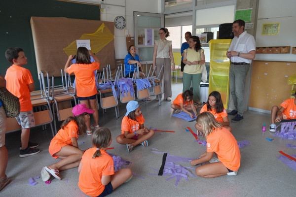 Visitem el Casal d’Estiu Municipal, que enguany fa part de les activitats a l'Escola Ernest Lluch d'Abrera