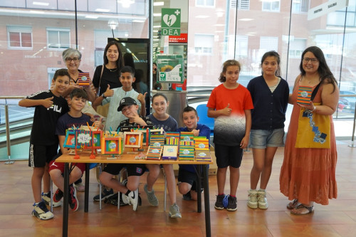 Abrera promou la cultura emprenedora amb el programa CuEmE. Les cooperatives de 5è de l’Escola Francesc Platón i Sartí venen els seus productes