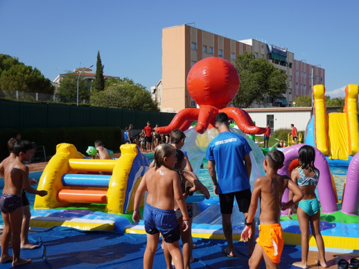 Èxit de la Festa de l'estiu a Abrera, amb inflables i jocs a la Piscina Municipal d'Estiu!