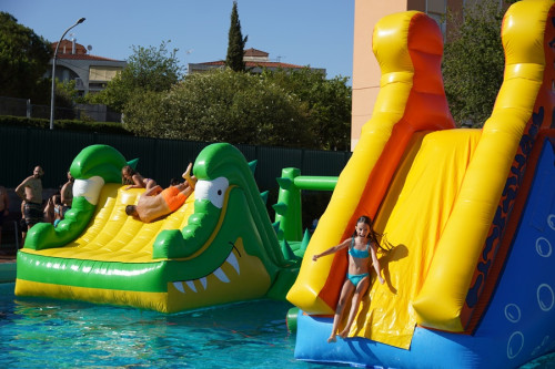 Èxit de la Festa de l'estiu a Abrera, amb inflables i jocs a la Piscina Municipal d'Estiu!