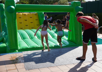 Èxit de la Festa de l'estiu a Abrera, amb inflables i jocs a la Piscina Municipal d'Estiu!