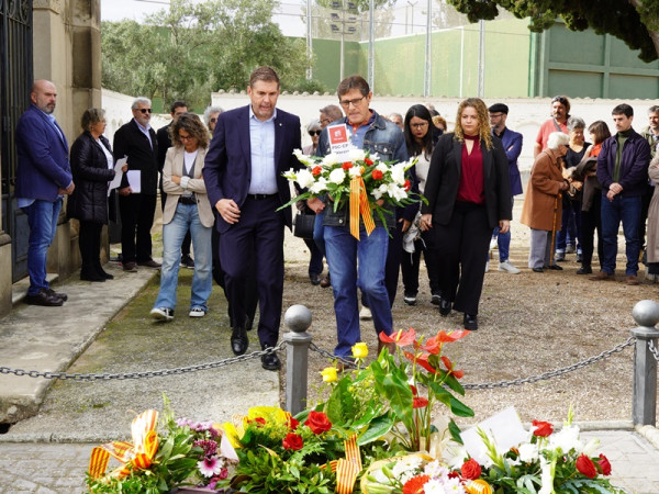 Assistim a l'homenatge a les persones afusellades l'any 1939 al Cementiri Vell d'Abrera