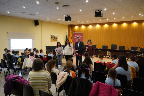 L'alumnat de tercer curs de l'Escola Josefina Ibáñez visita el consistori d'Abrera dins l'activitat 'El meu Ajuntament' aquest curs 2024-2025