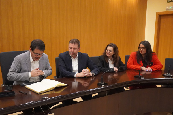 Rebem la visita del diputat delegat d’Infraestructures, Equipament i Patrimoni Arquitectònic, Marc Castells, pel lliurament de la Diputació de Barcelona a l’Ajuntament d’Abrera de l’Estudi històric i documental del conjunt de Sant Hilari