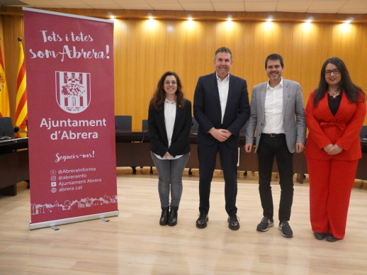 Rebem la visita del diputat delegat d’Infraestructures, Equipament i Patrimoni Arquitectònic, Marc Castells, pel lliurament de la Diputació de Barcelona a l’Ajuntament d’Abrera de l’Estudi històric i documental del conjunt de Sant Hilari