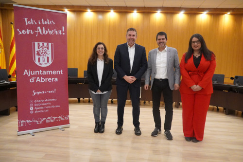 Rebem la visita del diputat delegat d’Infraestructures, Equipament i Patrimoni Arquitectònic, Marc Castells, pel lliurament de la Diputació de Barcelona a l’Ajuntament d’Abrera de l’Estudi històric i documental del conjunt de Sant Hilari