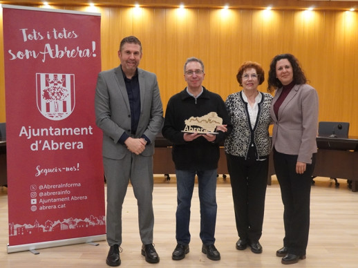 Fem entrega d’un reconeixement a l’Oleguer Duch, de Pastisseria Duch, pel seu recent nomenament com a Millor mestre artesà alimentari de Catalunya