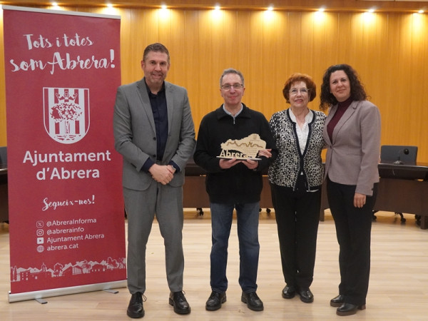 Fem entrega d’un reconeixement a l’Oleguer Duch, de Pastisseria Duch, pel seu recent nomenament com a Millor mestre artesà alimentari de Catalunya