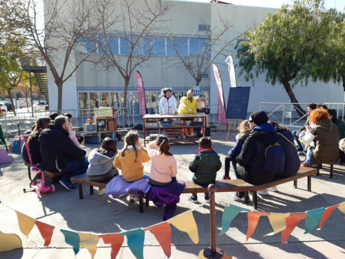 Commemorem el Dia Internacional de la Dona i la Nena en la Ciència, amb l’espectacle-taller de carrer “Experiència Quàntica"