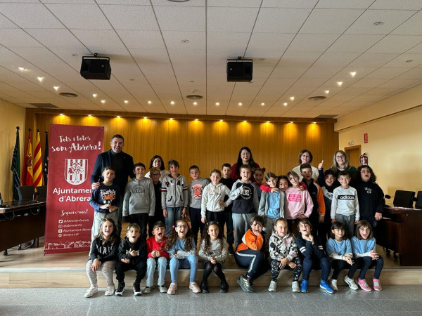 L'alumnat de tercer curs de l'Escola Josefina Ibáñez visita el consistori d'Abrera dins l'activitat 'El meu Ajuntament'. Moltes gràcies!