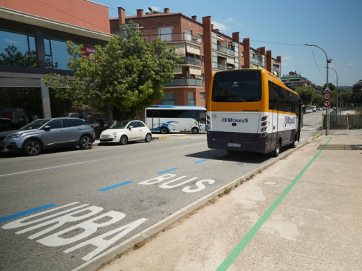 La parada del bus urbà de la rambla del Torrentet s'ha traslladat uns metres, del núm.12 al 16, per obres