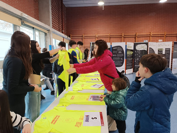 Abrera Municipi Feminista! Més de 300 persones han participat a la quarta Marxa Nocturna de la Dona a Abrera, amb el lema 'Juntes fem nostra la nit'