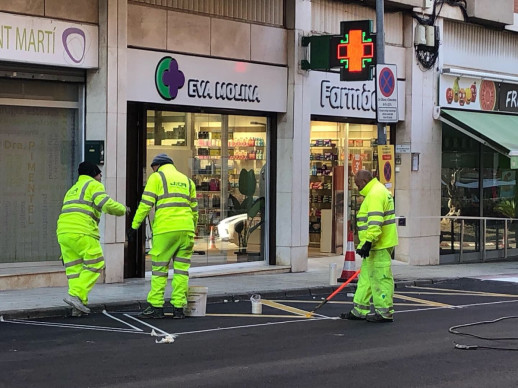 Treballem per Abrera! Avancen a bon ritme els treballs d’asfaltatge del paviment i pintura en el carrer de Martorell