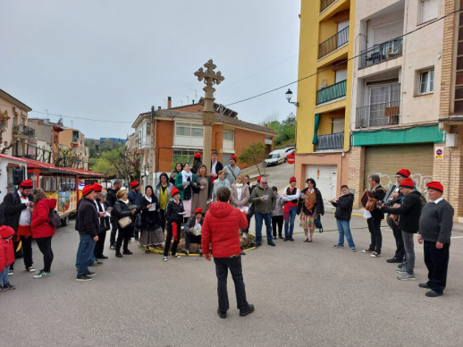 La cantada de Caramelles d’Abrera omple un any més els carrers de música. Gràcies a totes i tots!