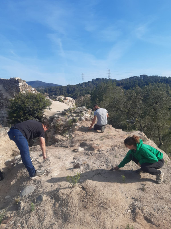 Iniciem la tercera campanya d’excavacions arqueològiques al BCIN del castell de Voltrera d’Abrera, en col·laboració amb la Universitat de Barcelona