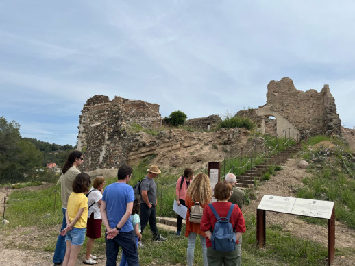 A Abrera cuidem i difonem el nostre patrimoni! Seguim amb les visites comentades de 2024 en el marc d'una nova jornada de portes obertes al Castell de Voltrera d'Abrera i el Balcó de Montserrat. Visita guida del dissabte 25 de maig