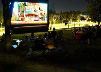 Atenció famílies! Celebrem el final de l'estiu a Abrera amb un nou cicle del 'Cinema a la Fresca'! Dissabte 7 de setembre, 'Elemental'