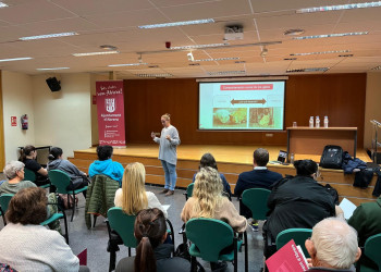 A Abrera tenim cura de les colònies de gats i duem a terme una formació per a persones voluntàries del nostre municipi