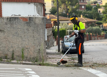 Durant el mes de novembre continuem treballant i cuidant la via pública en el barri de Can Vilalba del nostre municipi amb treballs de desbrossada