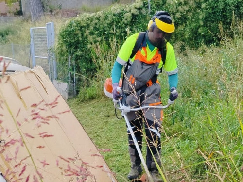 Durant el mes de novembre continuem treballant i cuidant la via pública en el barri de Can Vilalba del nostre municipi amb treballs de desbrossada