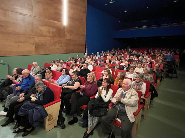 Abrera és solidària! Felicitem la Junta Local d’Abrera de l’AECC per l’èxit de la vintena edició del Festival Contra el Càncer, que ha recaptat 2.500 euros