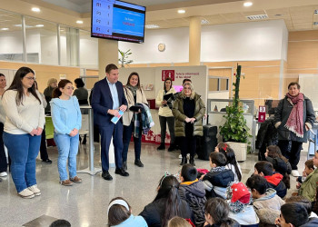 La il·lusió del Nadal es viu a Abrera! Gaudim a l'Ajuntament de la cantada de nadales de l'alumnat de tercer de primària de l'Escola Francesc Platón i Sartí