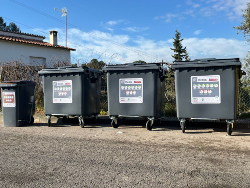 Abrera + Sostenible! Continuem treballant en la millora de la gestió de residus amb la renovació dels contenidors de fracció orgànica i resta a Abrera