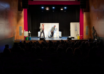 Aquest diumenge hem gaudit de 'Molta merda', la segona funció del Concurs de Teatre Amateur Vila d’Abrera a càrrec de l'Associació Teatre Centre d’Arbúcies